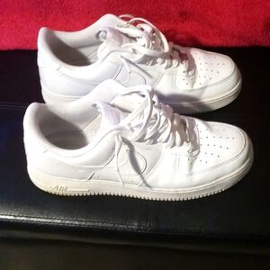 Nike air force 1 '07 size 11